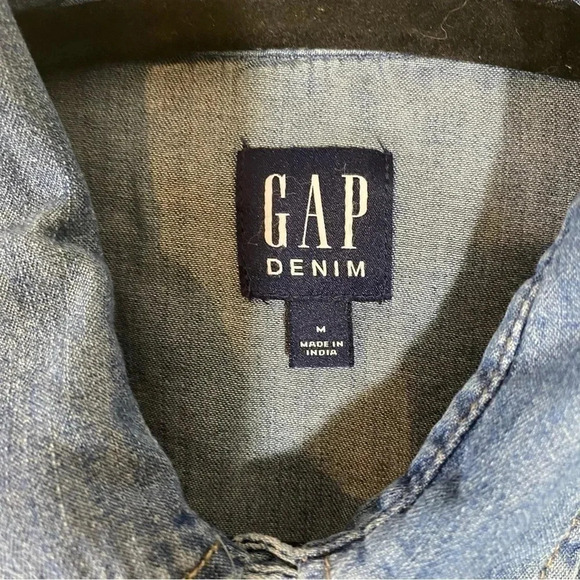 Gap Women's Denim Pearl Snap Shirt M Halloween Sugar Skull Patch Beaded Stars - Picture 7 of 12